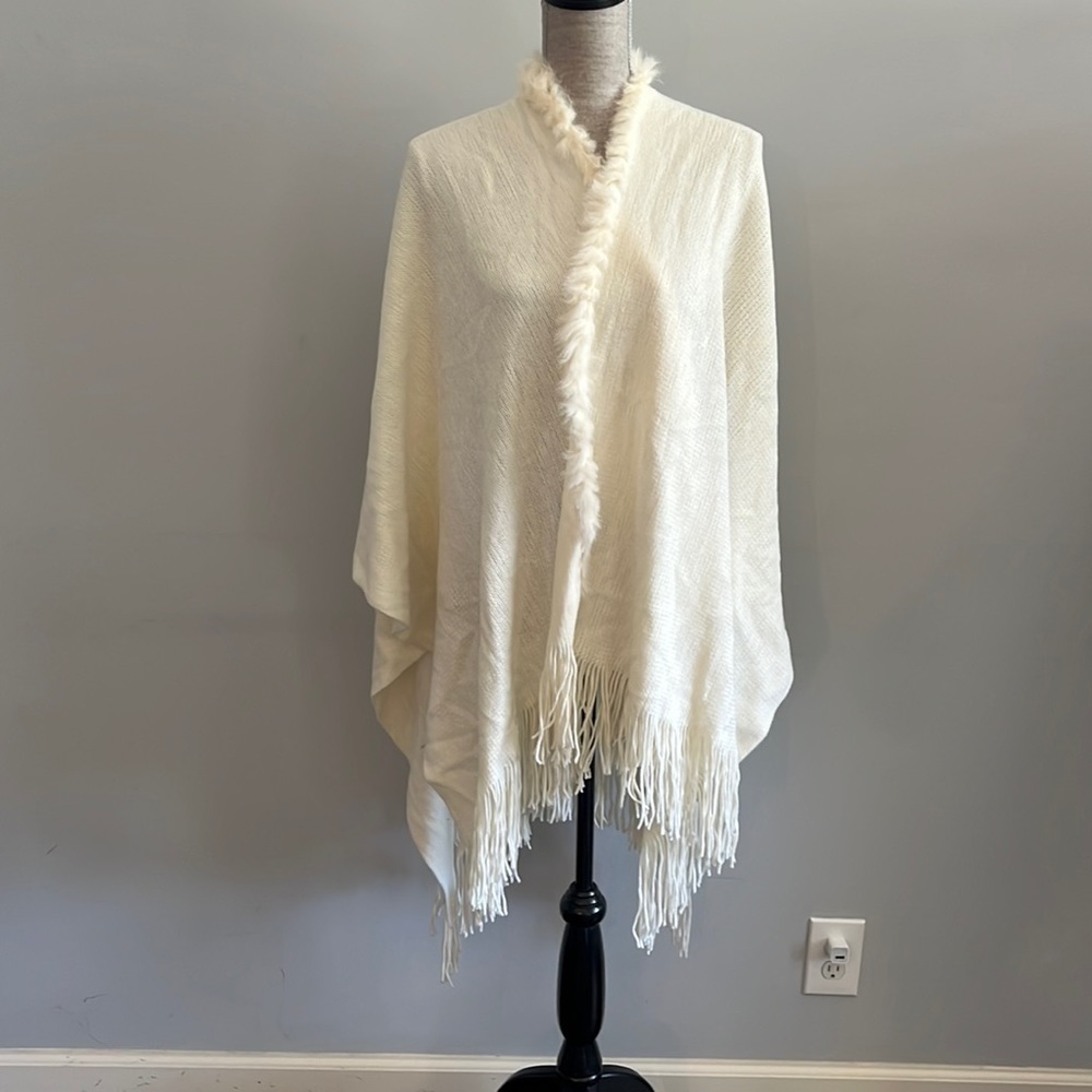 Cejon ponch/wrap Real fur lined and fringe at the end.  Cream color.